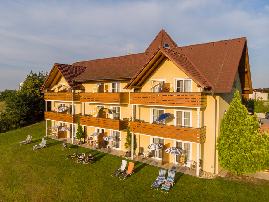 Relaxen im Thermenurlaub nahe der Therme Loipersdorf Relaxen im Thermenurlaub nahe der Therme Loipersdorf