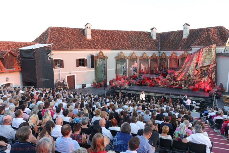 Im Hotel Oasis das Schloss Tabor DAS Kulturereignis Im Hotel Oasis das Schloss Tabor DAS Kulturereignis